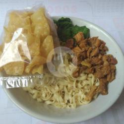 Mie Gepeng Pangsit Goreng