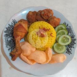 Nasi Kuning Ayam Goreng   Orek Teri Kacang