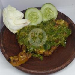 Paha Penyet Tanpa Nasi Sambel Ijo