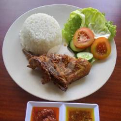 Bebek Bakar   Nasi   Plecing Kangkung