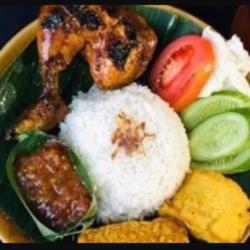 Nasi   Ayam Bakar   Tahu/tempe