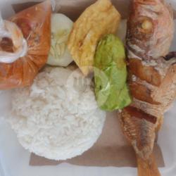 Nasi Tempong Ikan Goreng