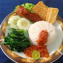 Nasi Tempong Ayam Goreng