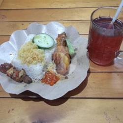 Nasi Putih Ayam Goreng Kremes Tempe Sate Ampela   Teh   Bento