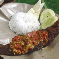 Paket Nasi Uduk Lele Penyet