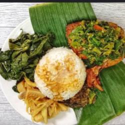 Nasi Ayam Cabe Ijo Komplit Kerupuk