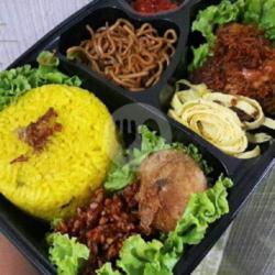 Nasi Kuning Ayam Goreng Box Bento