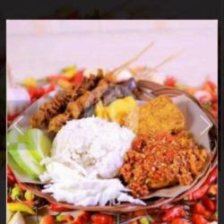 Paket. Nasi Atiampela Ucus Tahu Tempe   Bumbu Hitam Sambel Merah