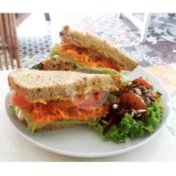 Hummus Salad Sandwich (vegan)