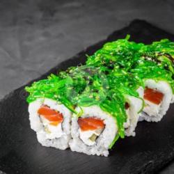 Salmon Wakame Roll