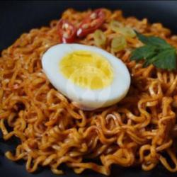 Mie Goreng Telur Rebus Ayam Sisit