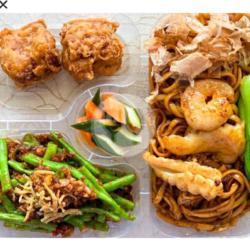 Mie Truffle Oil Dengan Udang Goh Hiong Dan Buncis Ayam Cincang