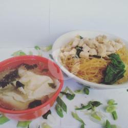 Bihun Yamien Pangsit