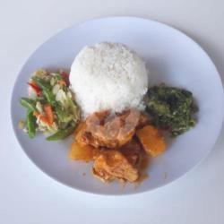 Nasi   Ayam Gulai Kentang   Sayur