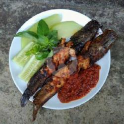 Nasi Lalapan Lele Bakar Air Mineral Gelas