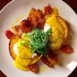 Egg Benedict Crispy Bacon