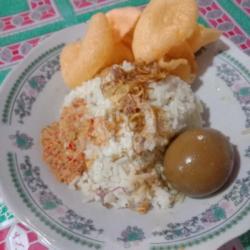 Nasi Uduk Semur Telur