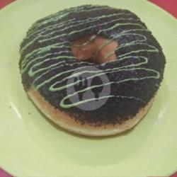 Donat Dasar Plus  Topping Oreo