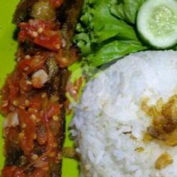 Nasi Uduk   Lele Penyet Kremes   Lalapan