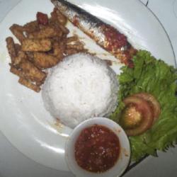 Nasi   Ikan Cue Balado   Tempe Orek   Sambel