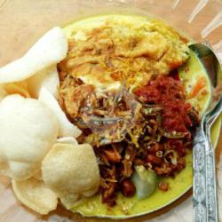 Lontong Medan Telur Dadar