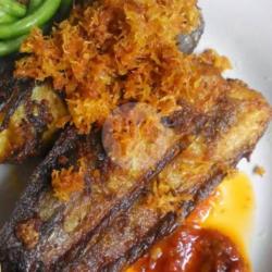 Lele Tanpa Nasi Sambel Pedas Lalapan