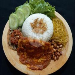 Nasi Lemak Telor Ceplok Balado