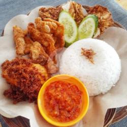 Nasi Kulit Crispy Ayam Serundeng