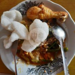 Lontong Pecel Ayam Goreng