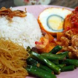 Nasi Uduk Komplit