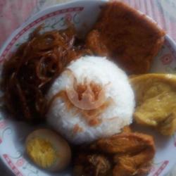 Nasi Campur Empal Telor 1 Smbel Sllu Dpisah Pke Kotak