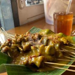 Sate(tulang Muda)1/2 Porsi Ketupat