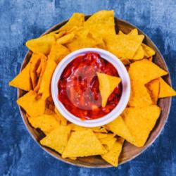 Cheesy Nachos With Tomato Salsa