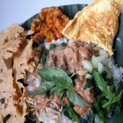 Nasi Pecel Telor Dadar