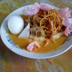 Katupek Gulai Cubadak   Mie   Telor