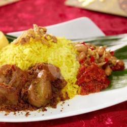 Nasi Kuning Ayam Serundeng