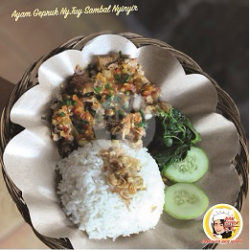 Ayam Gepruk Sambal Nyinyir