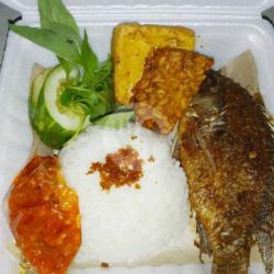 Nasi Penyetan Mujaer