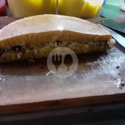 Martabak Kacang Coklat Susu