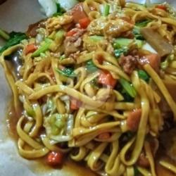 Bakmi Goreng Pedas Nggobyos