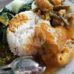 Nasi   Gule Kikil Sayur Komplit