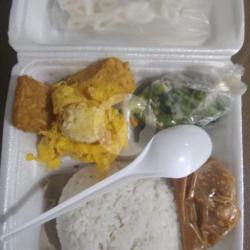 Nasi Pecel   Telur Dadar   Tempe   Tahu