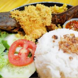 Lele   Nasi   Tahu Tempe   Kremes   Lalapan   Sambal