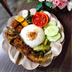 Lalapan Lele Sambal Mentah