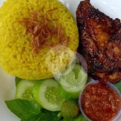 Nasi Kuning Ayam Goreng