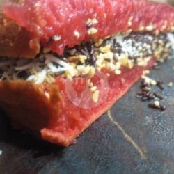 Red Velvet Keju Kacang Cokelat
