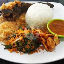 Nasi Urap Lele