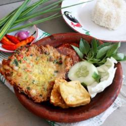 Nasi Penyet Telor Mercon