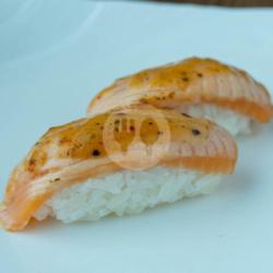 Aburi Salmon Blackpepper Nigiri