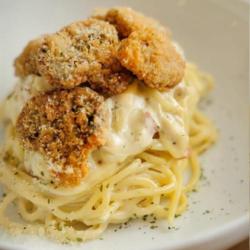 Spaghetti Carbonara With Crunchy Mushrooms